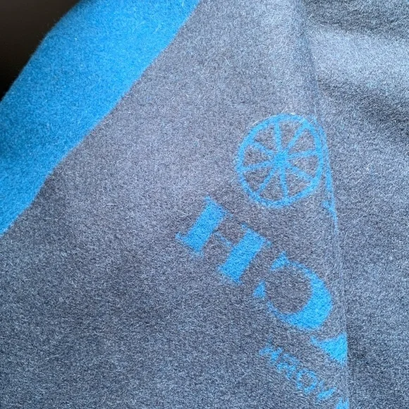 ♥️♥️♥️ Coach Signature Cashmere Scarf ♥️♥️♥️ - Picture 7 of 8